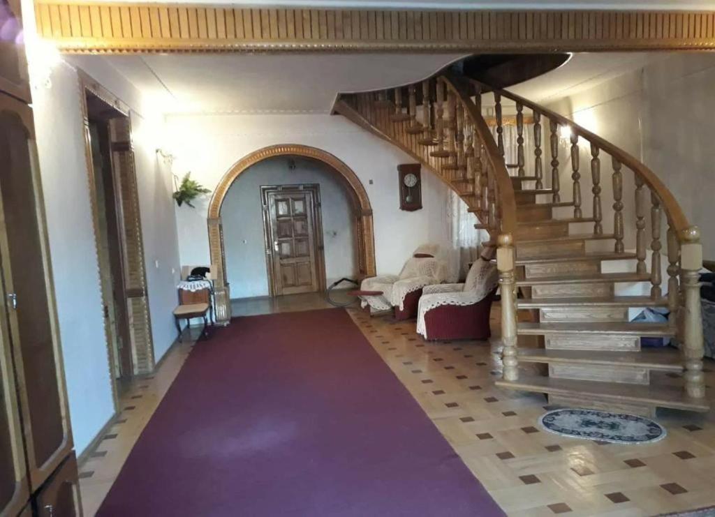 Hotel Guli à Gori Extérieur photo