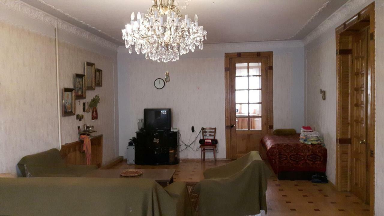 Hotel Guli à Gori Extérieur photo